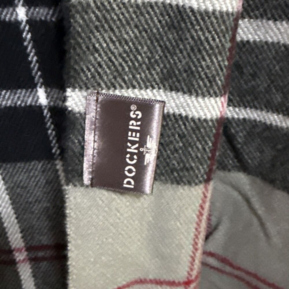 Dockers Men's Plaid Scarf Gray One Size 12x62" Classic Outdoors Winter NWOT - Picture 3 of 4